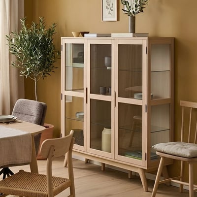 Vitrine 3 portes vitrée en chêne blanchi L140 - MARTINE HELLIN, DEPUIS 1862