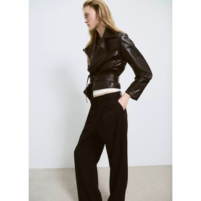Trench crop en cuir avec ceinture MANGO