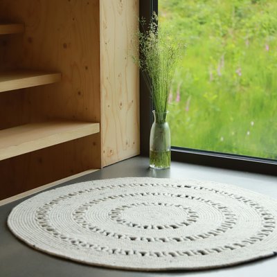 Tapis rond laine feutrée ajourée BIBEK NATTIOT