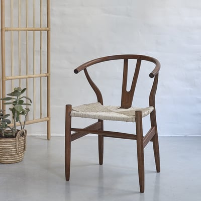 Chaise en bois massif et assise tissée  CAMILLE BERAH GETAH