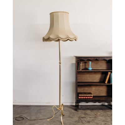 Lampadaire en laiton et son abat-jour en cloche Julien N°410 - Bon état DEBONGOUT