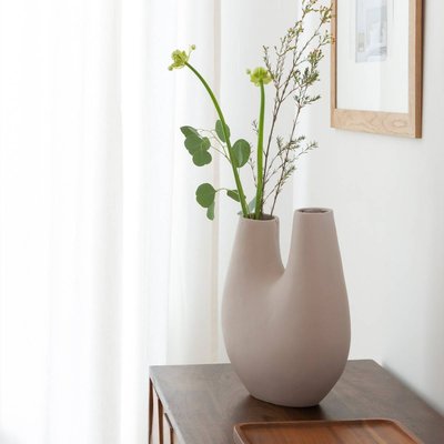 Vase beige 2 tiges en aluminium  TULIPA MADE IN MEUBLES 