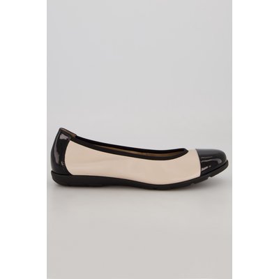 Ballerines en cuir. Passepoil CAPRICE