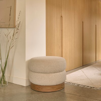 Pouf en teck massif et tissu bouclette 55 cm SERENE BERAH GETAH