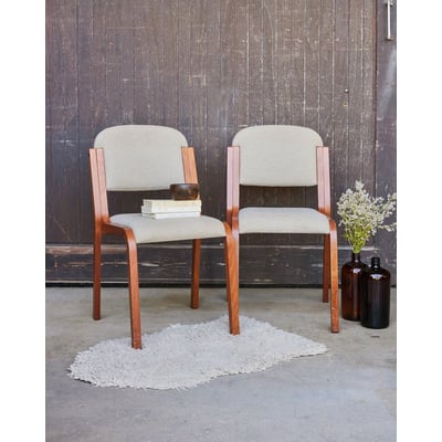 Paire de chaises scandinave en bois clair Alma N°1665 - Bon état DEBONGOUT