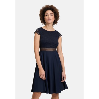 Robe de soirée en dentelle VERA MONT