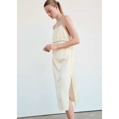 Chemise de nuit en viscose satinée avec passepoil contrasté MANGO