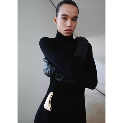Robe maille col montant broche MANGO