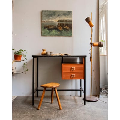 Bureau scandinave au plateau en simili cuir Yvan N°557 - Bon état DEBONGOUT