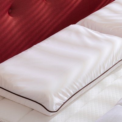 Oreiller ergonomique latex naturel et taie d'oreiller percale SOMEO