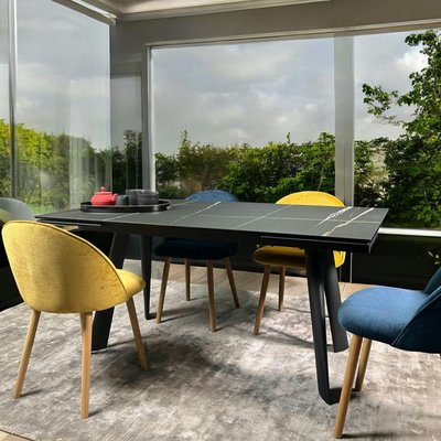 Table extensible en céramique marbrée noire 160-240 cm LOMBARDIE PIER IMPORT
