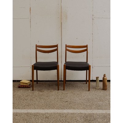 Paire de chaises scandinaves en bois et cuir Alma N°1604 - Bon état DEBONGOUT