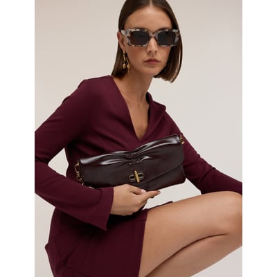Pochette plate avec rabat drapé et chaîne MOTIVI