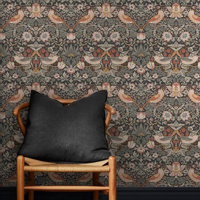 Papier peint Fleurs de fraisier et oiseaux un soir d'été WILLIAM MORRIS AT HOME