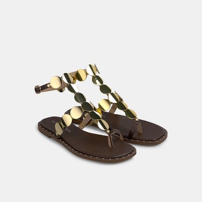 Sandales plates de style grec avec détails métalliques et clous sur la semelle ALMA EN PENA