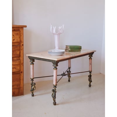 Table basse en marbre rose Marie-Pierre N°89 - Bon état DEBONGOUT