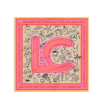 Foulard en satin imprimé logo XL et motifs estivaux LOLA CASADEMUNT