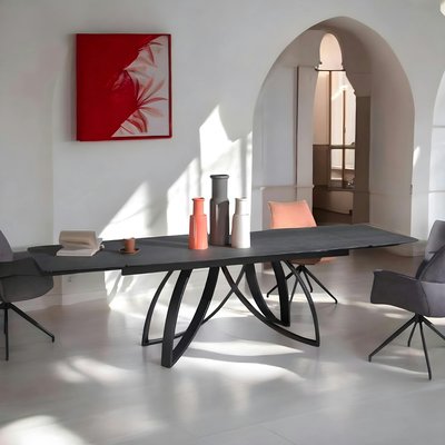 Table en céramique grise avec pied lotus 180-280 cm LOMBARDIE PIER IMPORT