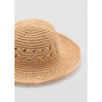 Chapeau en fibre naturelle avec détails ajourés MANGO