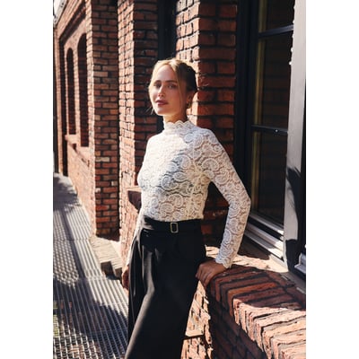 T-shirt col montant en dentelle LOLALIZA