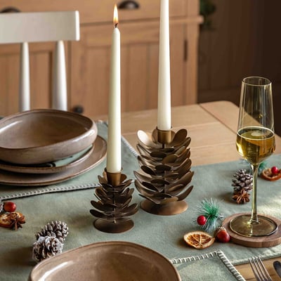 Set of 2 Woodland Pinecone Candleholders in Gold ÉDITÉ