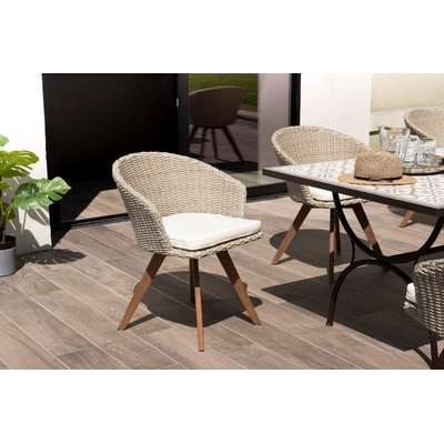 Fauteuil de jardin en résine tressée couleur naturelle effet rotin coussin écru SUMMER PIER IMPORT