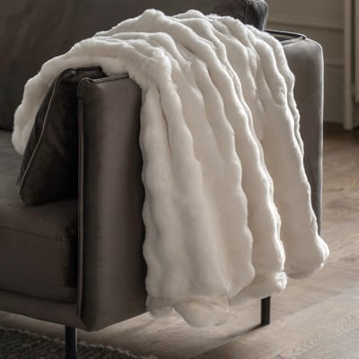 Mellow Rabbit Faux Fur Throw ÉDITÉ