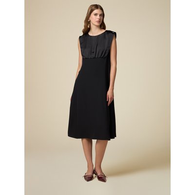 Robe mi-longue réalisée en crêpe stretch OLTRE