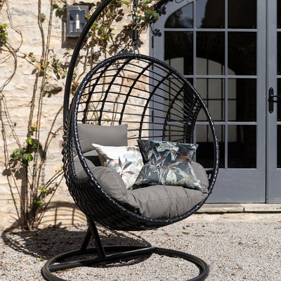 Fauteuil suspendu en résine noire intérieur / extérieur PIER IMPORT