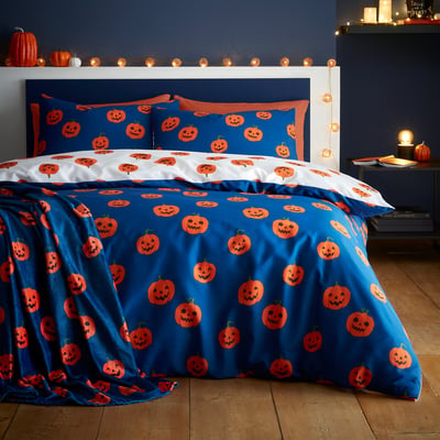 Halloween Pumpkins Throw CATHERINE LANSFIELD