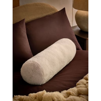 Coussin yoga en imitation fourrure pelucheuse NEXT