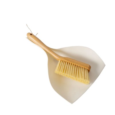 Pelle blanche et balayette bambou design WADIGA
