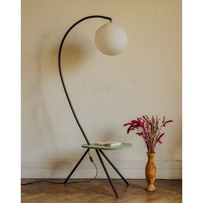 Lampadaire avec table d'appoint en bois Julien N°423 - Bon état DEBONGOUT