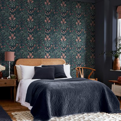 Papier peint fleuri Woodland Weeds Midnight WILLIAM MORRIS AT HOME