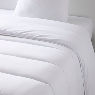 Couette microfibre, 220x240cm, 100% polyester MONOPRIX
