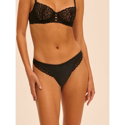 String, SYMPHONIE SIMONE PERELE
