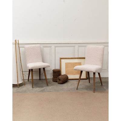 Paire de chaises en tissu bouclette blanc Alma N°1691 - Bon état DEBONGOUT