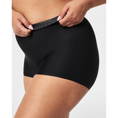 Boyshort modelant SPANX