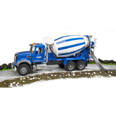 Camion toupie à béton mack BRUDER