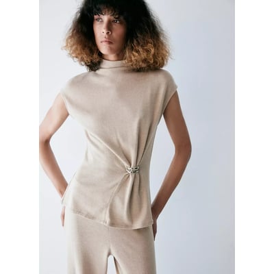 Top en maille détail de broche MANGO