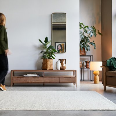 Meuble TV en noyer massif 180 cm ARTO TIKAMOON
