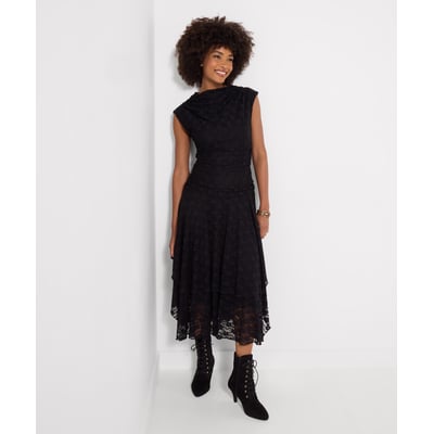 Élégante Robe en Dentelle à Col Bénitier et Ourlet Plongeant JOE BROWNS