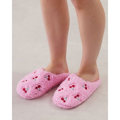 Chaussons en polaire avec broderies BRODCHERRIZ UNDIZ