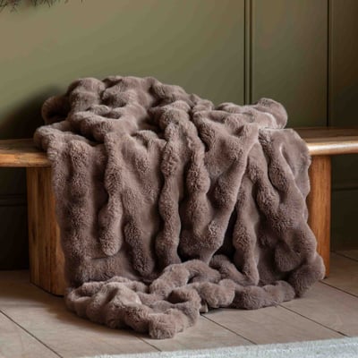 Marshmallow Rabbit Faux Fur Throw ÉDITÉ