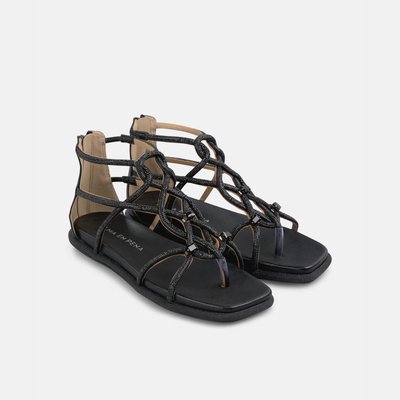 Sandales plates avec des lanières enroulées sur le dessus du pied, ornées de strass et avec une pointe carrée ALMA EN PENA