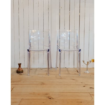 Paire de chaises transparentes Alma N°2148 - Bon état DEBONGOUT