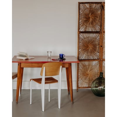 Table à manger au plateau en formica rouge Karla N°1281 - Bon état DEBONGOUT
