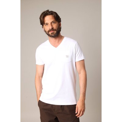 T-shirt à col v avec poche plaquée sur la poitrine et étiquette brodée. VASITO DEELUXE