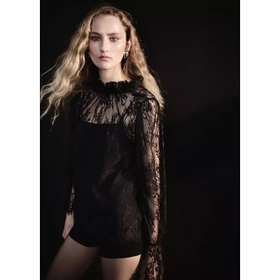 Blouse en dentelle semi-transparente MANGO