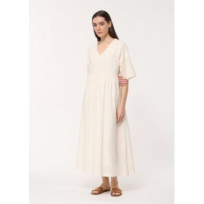 Robe cintrée oversize blanche en voile de coton brodé HUMILITY